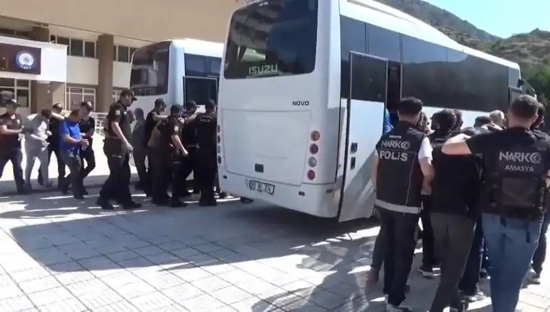 Amasya'da Uyuşturucu Operasyonunda 13 Kişi Tutuklandı, Detaylar Şok Edici!