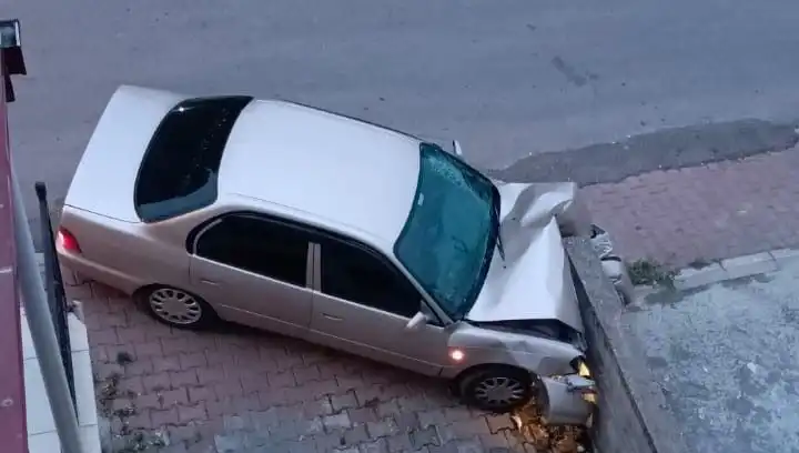 Kontrolsüz Hızla Duvara Çarpan Araçta Şaşırtan Detaylar Ortaya Çıktı
