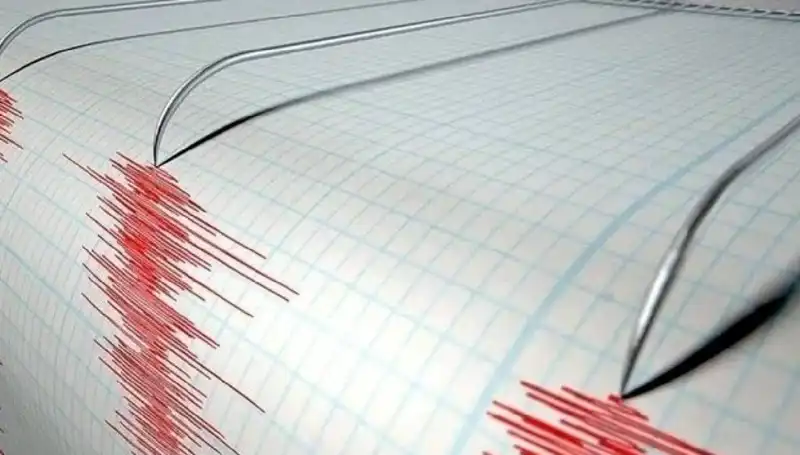 Ege Denizi'nde 3.5 Büyüklüğünde Deprem! İlgili İllerde Tedirginlik Yarattı