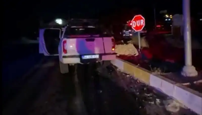 İzmir’de Feci Kaza: Kamyonet ve Hafif Ticari Araç Çarpıştı, 7 Yaralı