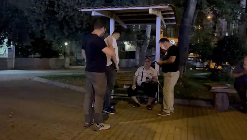 Görme Engelli Adamın Telefonunu Çalan Hırsızlar Yakalandı!