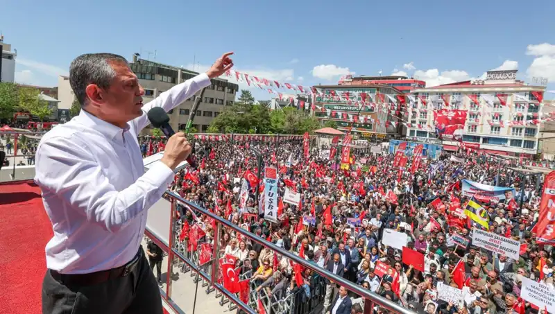 Özgür Özel'den Çarpıcı Açıklama: "Silah Bırakılması Sürecini Destekliyoruz"