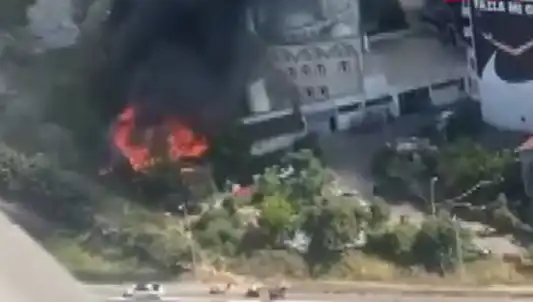 Kağıthane'de Alev Alev Yükselen Yangın, Korku Dolu Anlar Yaşattı