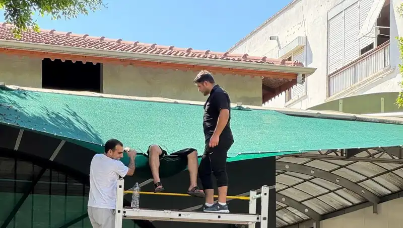 Dengesini Kaybedip Balkondan Düşen Genç, Hayat Mücadelesi Veriyor