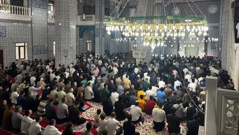 İlk Bayram Namazı Iğdır'da Coşkuyla Kılındı: Detaylar ve Atmosfer