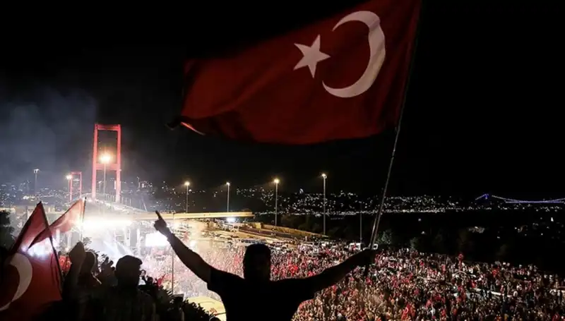 15 Temmuz'un Anısına "En Uzun Gece": Külliye'de Etkileyici Temsili