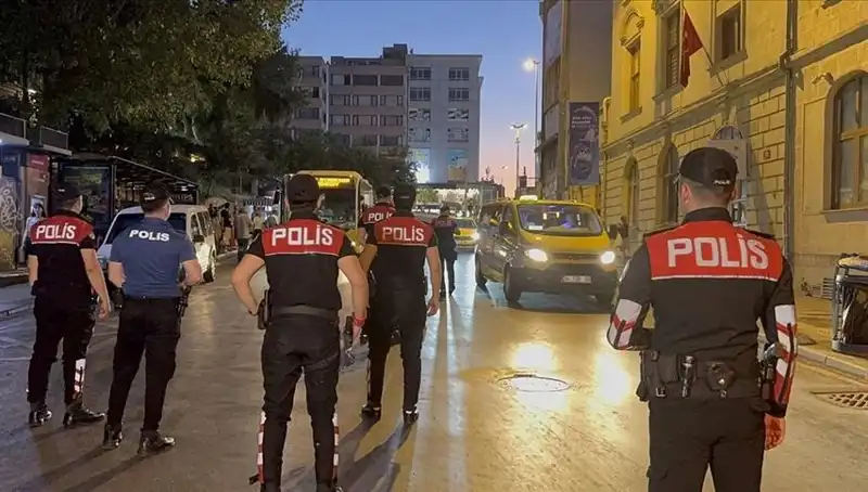 Megakentte Şok Gözaltılar: 4 Saatte Yüzlerce Operasyon