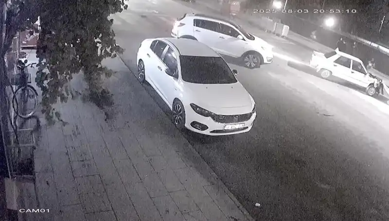 Yaya Geçidinde Facia! Yayaya Yol Vermek İsterken Kaza Yaptılar