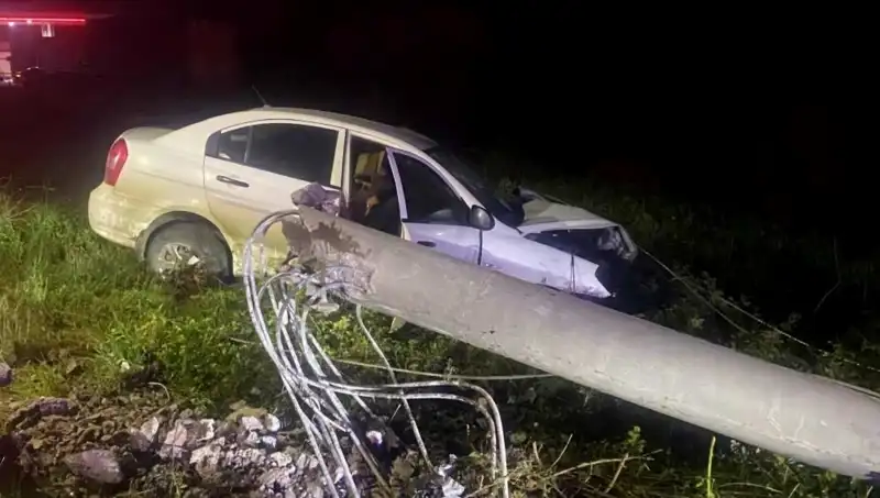 Beton Direğe Çarpan Sürücünün Hayati Tehlikesi! Ambulansla Hastaneye Kaldırıldı