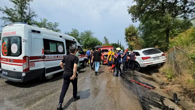 Sakarya'da Kamyonet ile Cip Çarpıştı: 5 Yaralı, Çocukların Durumu Merak Ediliyor