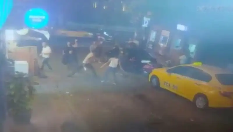 Beyoğlu'nda Laf Atma Kavgasında Kan Aktı: Olayın Ayrıntıları