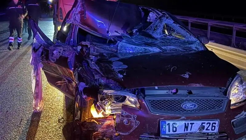 Afyonkarahisar’da Feci Kaza: Otomobil ve TIR Çarpıştı, 4 Kişi Yaralandı