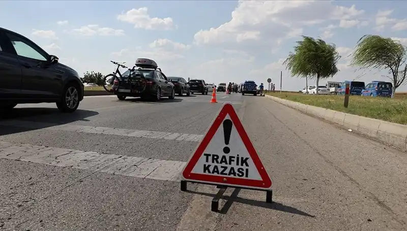 Adana’da Korkunç Kaza: Kamyon ve Otomobil Çarpıştı, Can Kaybı Var