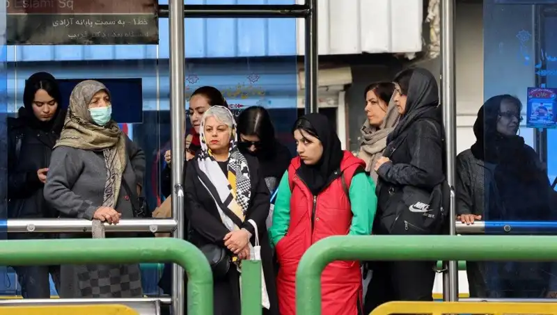 İran Halkı Tweet Atma Heyecanını Yaşıyor: Sosyal Medya Yasakları Aşılacak mı?