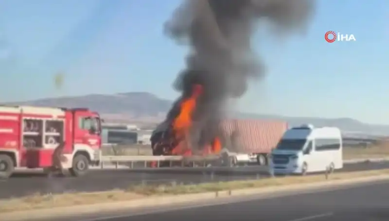 Ankara'da TIR Kazası: Alev Alev Yanan Araç Görüntüleri Şok Etti