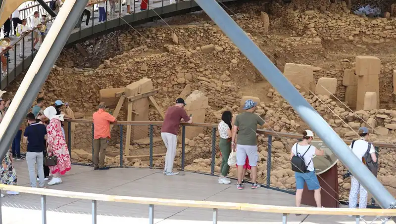 Göbeklitepe'de Ziyaretçi Yoğunluğu: Tarihin Sıfır Noktası Göz Kamaştırıyor