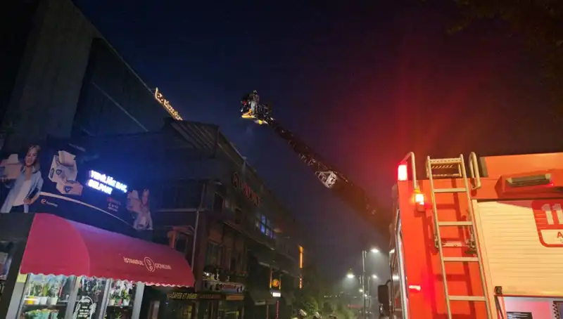 Beşiktaş'ta 3 Katlı Restoranda Korkutan Yangın: Yangın Sebebi ve Sonrası