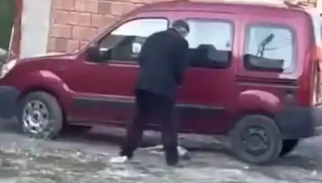 Sokak Ortasında Köpeğe Şiddet Uygulandı: Tepkiler Çığ Gibi Büyüdü