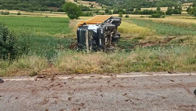 Tokat’ta Devrilen Kamyonun Şoförü Hayatını Kaybetti: Üzücü Kaza Ayrıntıları Açıklandı