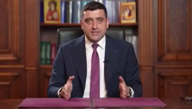 Romanya’da İlk Tur Seçimlerde Aşırı Sağcı Aday Öne Çıkıyor