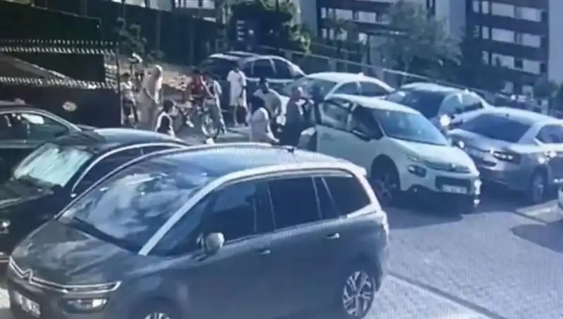 Eşi ve Yakınlarını Araba ile Ezerek Kaçan Şahıs Şok Etti!