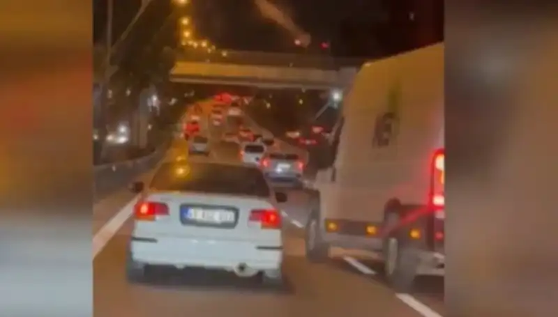 Tuzla'da Makas Terörü: Çarpıp Kaçan Sürücü Hızla Tutuklandı!