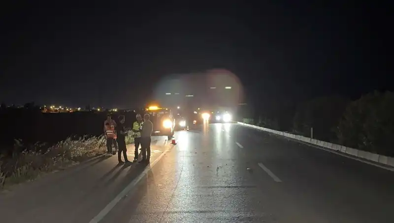Adana'da Korkutan Zincirleme Trafik Kazası: Üç Araç Karıştı, Yaralılar Var!