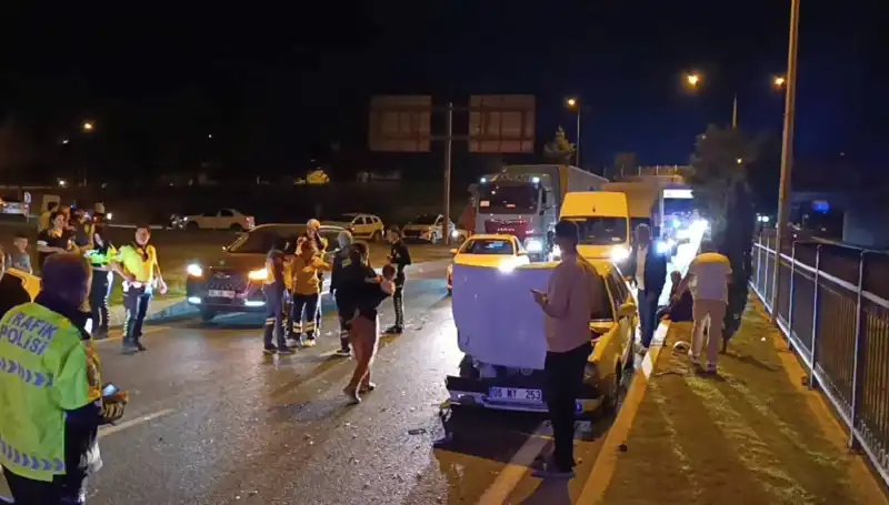 Otoyolda Gerçekleşen Kaza: İkisi Çocuk Dört Kişi Yaralandı