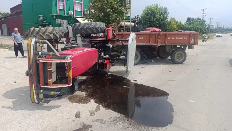 Otomobil ile Traktör Çarpıştı: İki Kişi Hastaneye Kaldırıldı