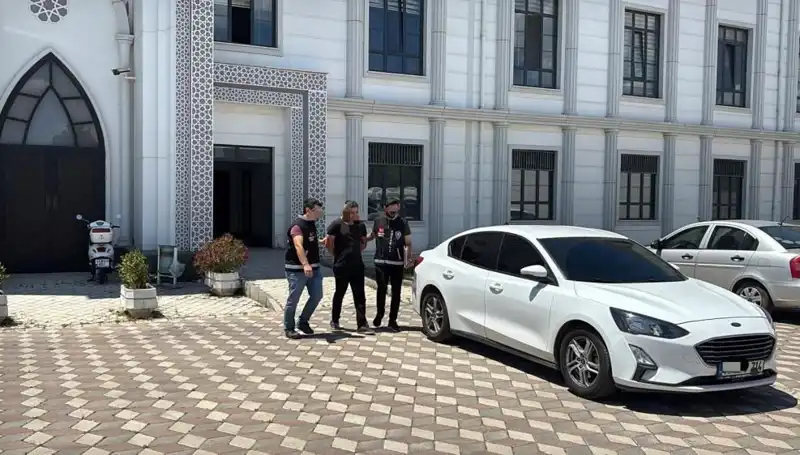 Kocaeli'de Korkunç Cinayet: Katil Zanlısı Güvenlik Kamerasıyla Yakalandı!