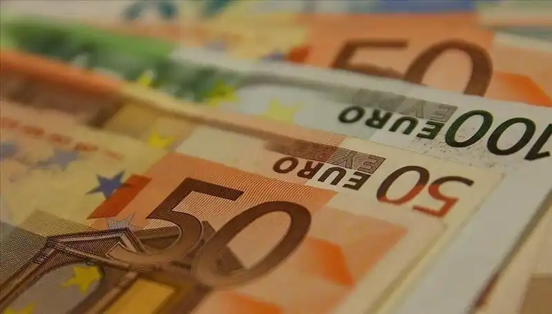 Euro, Rekor Seviyeden Gerileyerek Yatırımcıları Ürkütüyor