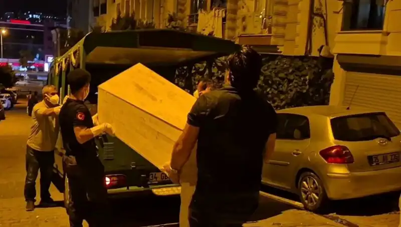 Esenyurt'ta Gizemli Ölüm: Kadın Cansız Bulundu, Soru İşaretleri Arttı