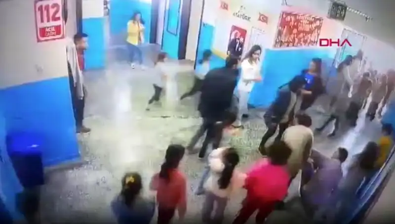 Bayılan Öğrenciyi Müdür Yardımcısı Nasıl Kurtardı? Şok Edici Olay!