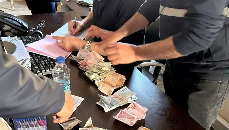 Antalya'da Dilenci Operasyonunda 19 Bin Lira Ele Geçirildi