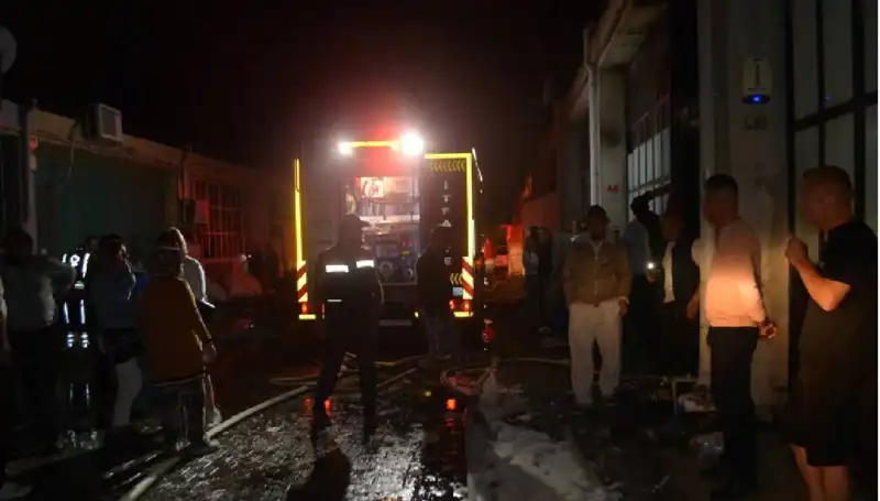 Gözlük Fabrikasında Çıkan Yangın, Ekiplerin Hızlı Müdahalesiyle Söndürüldü