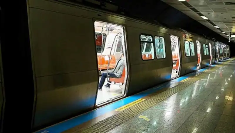 İstanbul'da Metro Durakları Geçici Olarak Kapatılıyor: Yolcular Dikkat!