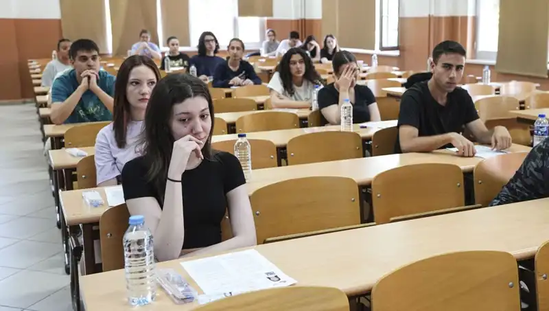 YKS Sonuçları Açıklandı: Öğrenciler Heyecanla Sonuçlarını Bekliyor!