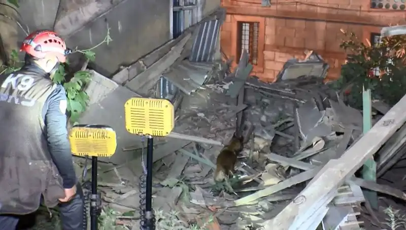 İstanbul'da Deprem Sonrası Çöken Bina: Olayın Ardındaki Gerçekler